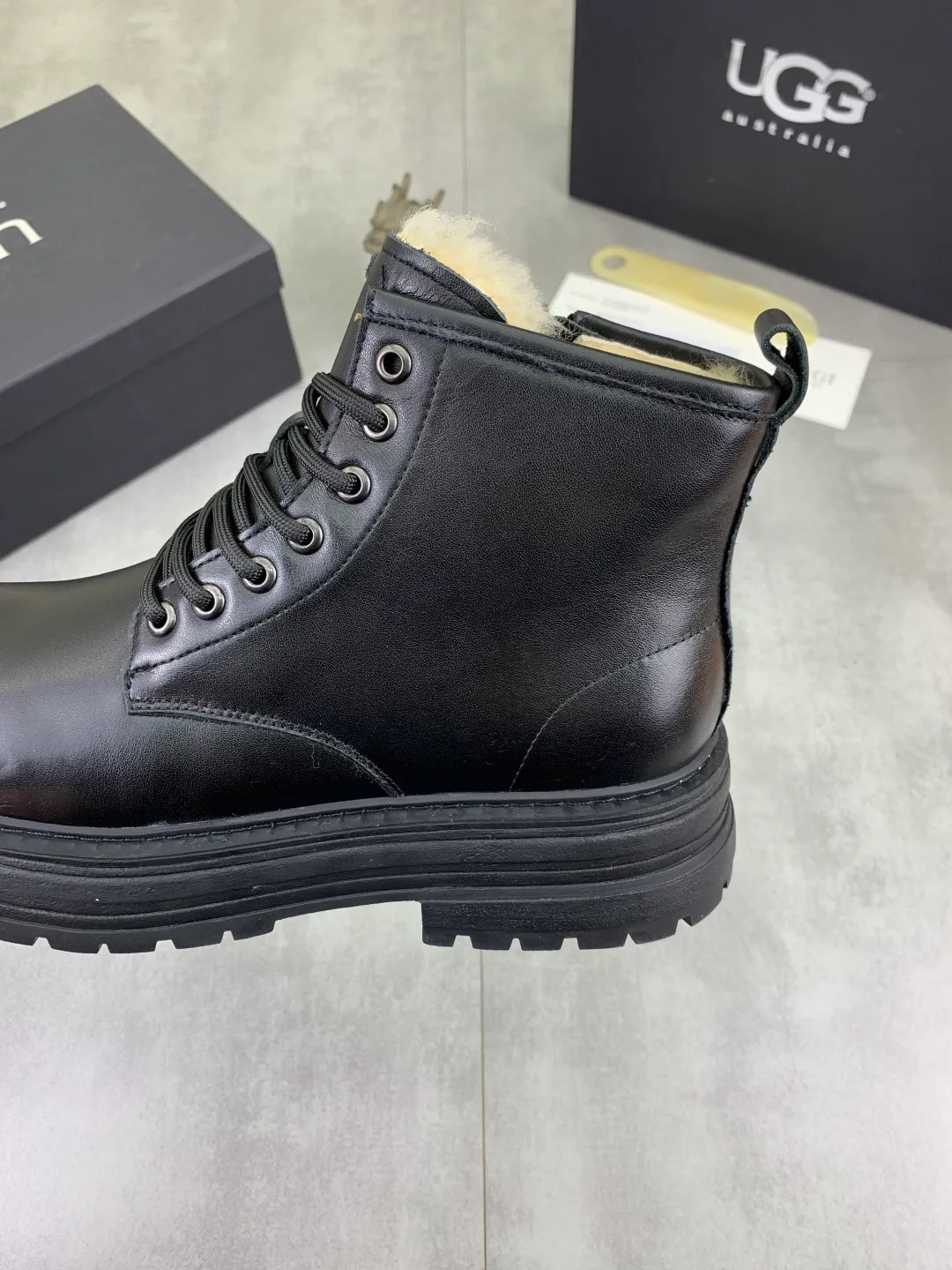 Men's men's shoes 💰P660 New arrival 🆕🆕🆕 IUGGI Men's British retro Martin boots Winter new men's outdoor hiking boots First layer of cowhide on the outside and wool on the inside Comfortable and warm Rubber sole sole Non-slip and firm Trendy and fashionable Casual and versatile Size: 38-44 (45 customized) Color: three colors